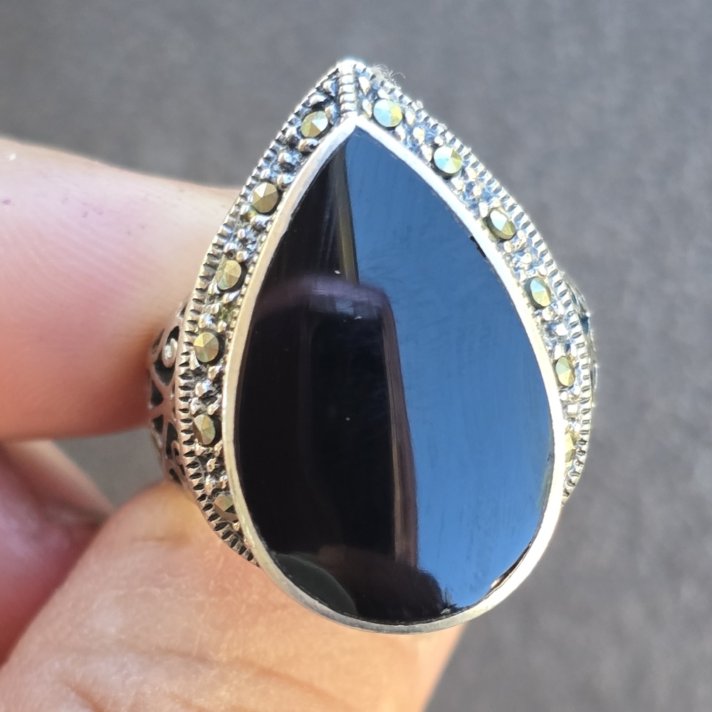 Vintage 925 sterling silver marcasite teardrop onyx unique undercarriage ring